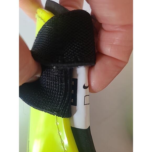 Nike Unisex Youth Size M Soccer Shin Guards Charge 2.0 Volt Fits 4'3 - 4'7 - Picture 9 of 9